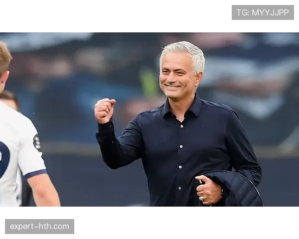 穆里尼奥展现战术新维度，灵活应变持续破解对手挑战