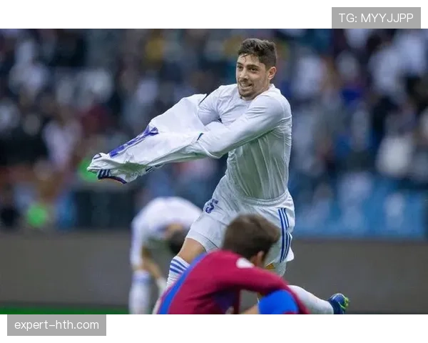 维尼修斯在皇马左路进攻中的战术角色解析 维尼修斯在皇马左路进攻中的战术角色解析