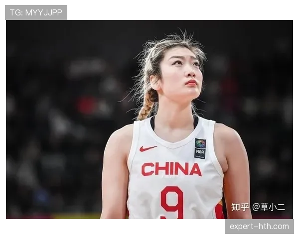 李梦训练完直接拎爱马仕去吃火锅，这谁顶得住啊